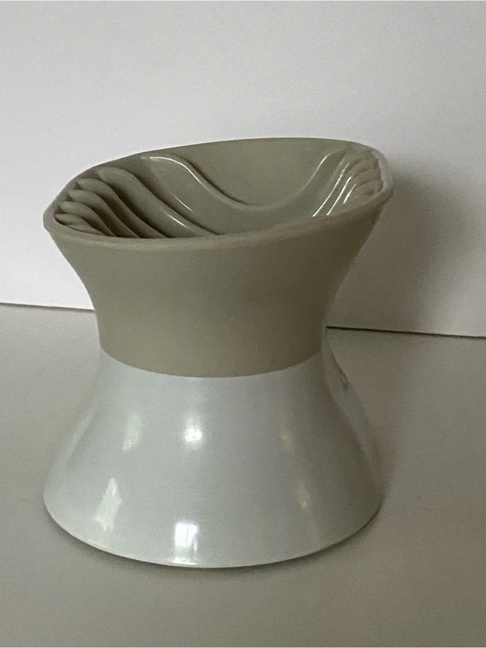 Unknown slow feeder